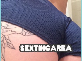 Sexy praller Arsch mit Tattoos