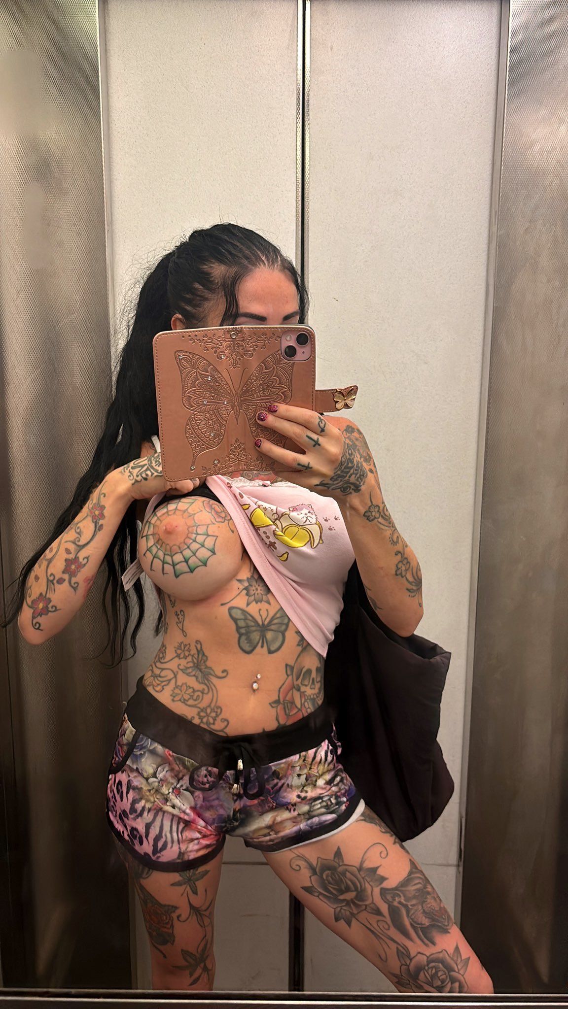 Bitches Girls trade some Nudes