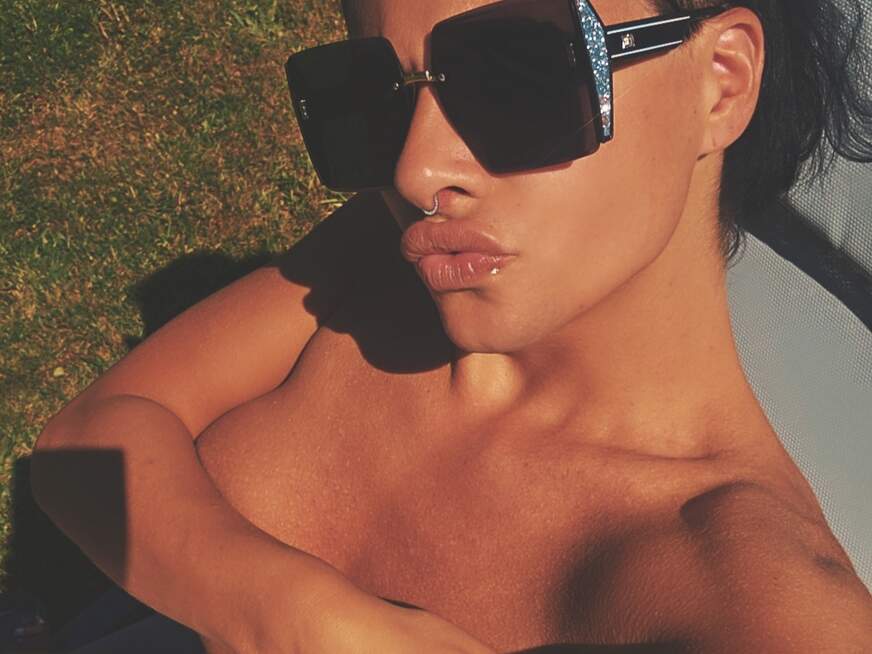 Gianina-TS Whatsapp Selfie & Nudes